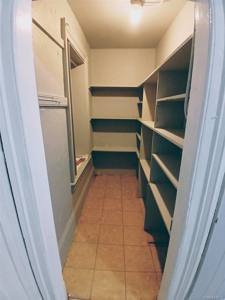 40 Benkard Ave Apt 3 #3 - Photo 4 of 15