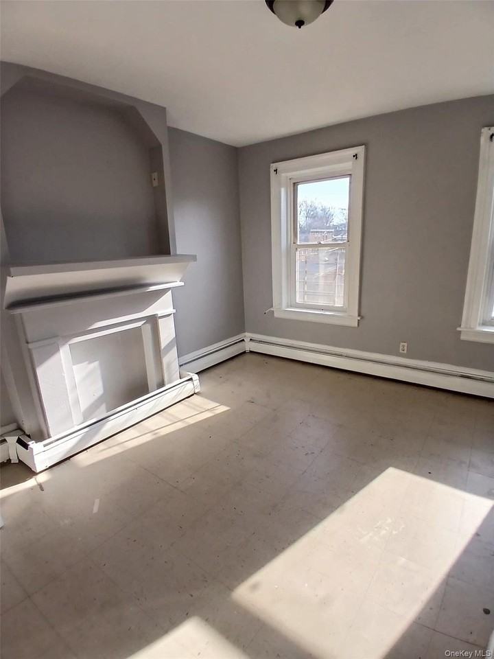 40 Benkard Ave Apt 3 #3 - Photo 5 of 15