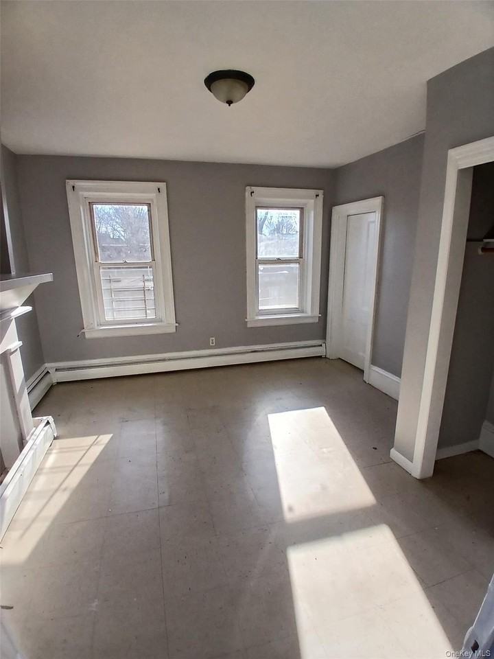 40 Benkard Ave Apt 3 #3 - Photo 6 of 15