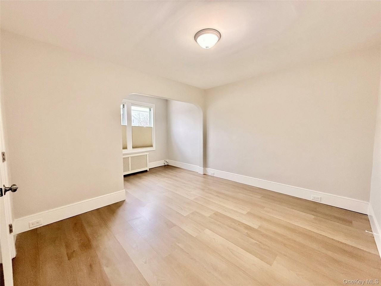 678 Willis Ave Apt 1 #1 - Photo 4 of 7