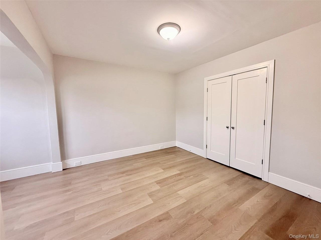 678 Willis Ave Apt 1 #1 - Photo 5 of 7