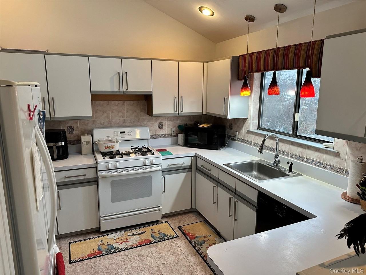 14 Nagle Ln - Photo 3 of 17