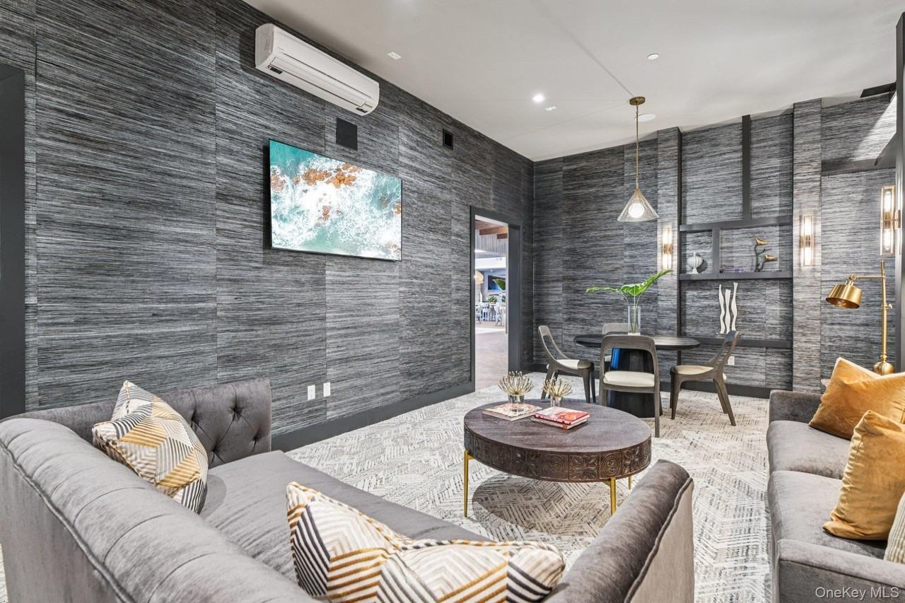 4180 Sunrise Hwy - Photo 7 of 20