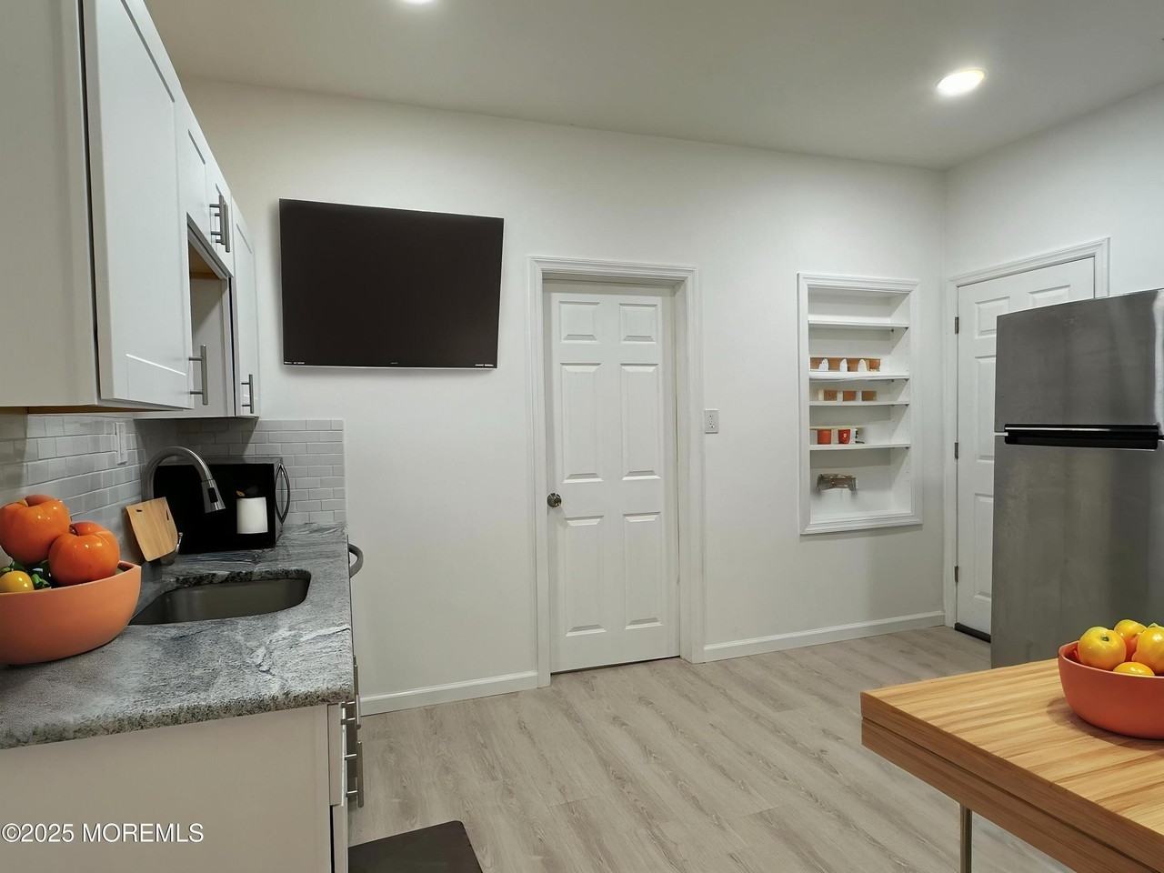 678 Buttonwood Ave - Photo 5 of 12