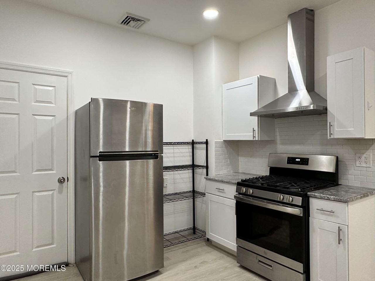 678 Buttonwood Ave - Photo 6 of 12