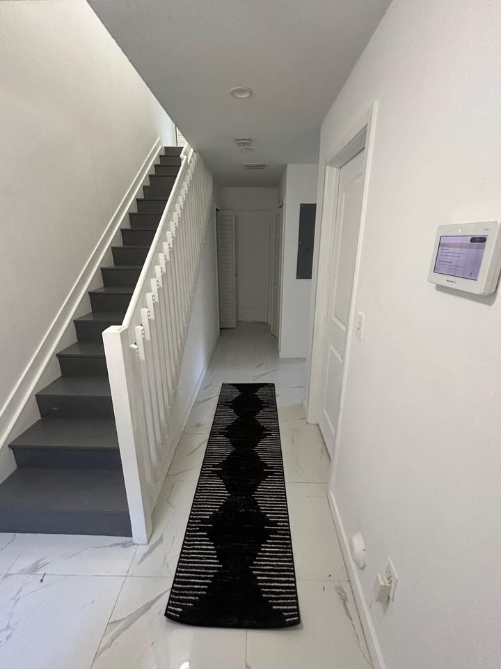 Nw 68th Ter - Photo 2 of 15