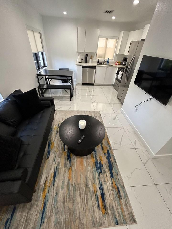 Nw 68th Ter - Photo 4 of 15