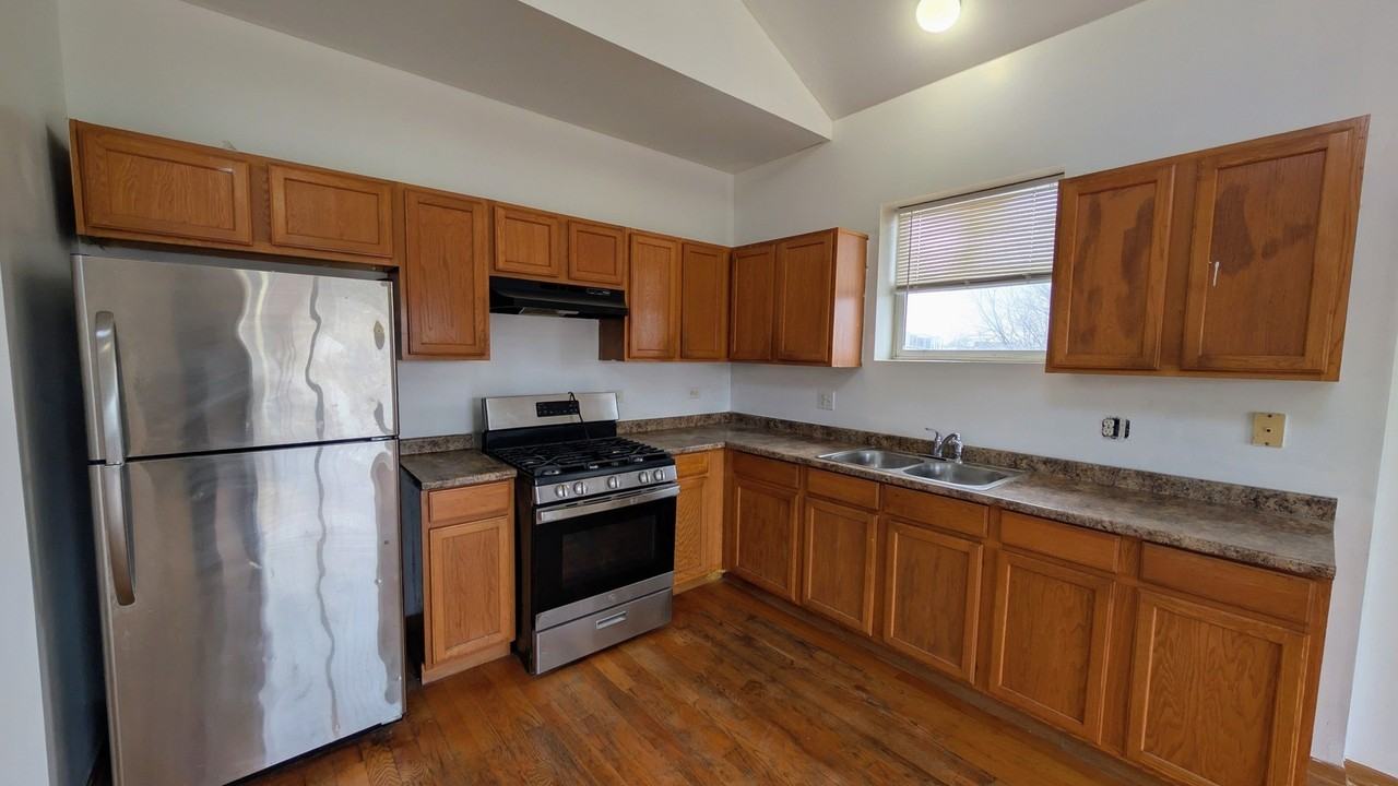 1259 S Kolin Ave Apt 2 #2 - Photo 2 of 10