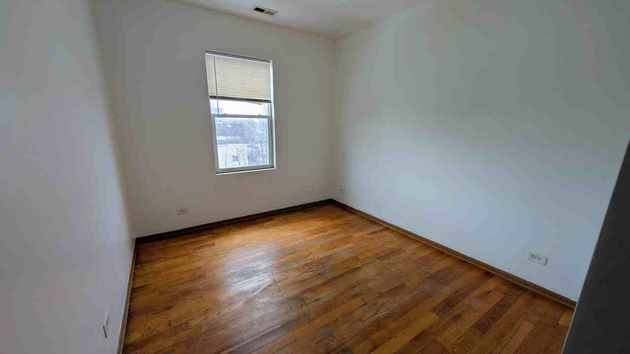 1259 S Kolin Ave Apt 2 #2 - Photo 5 of 10