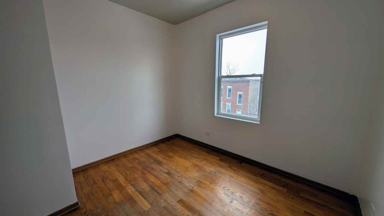 1259 S Kolin Ave Apt 2 #2 - Photo 6 of 10