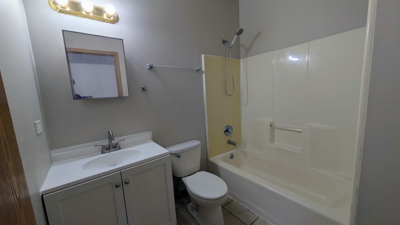 1259 S Kolin Ave Apt 2 #2 - Photo 7 of 10