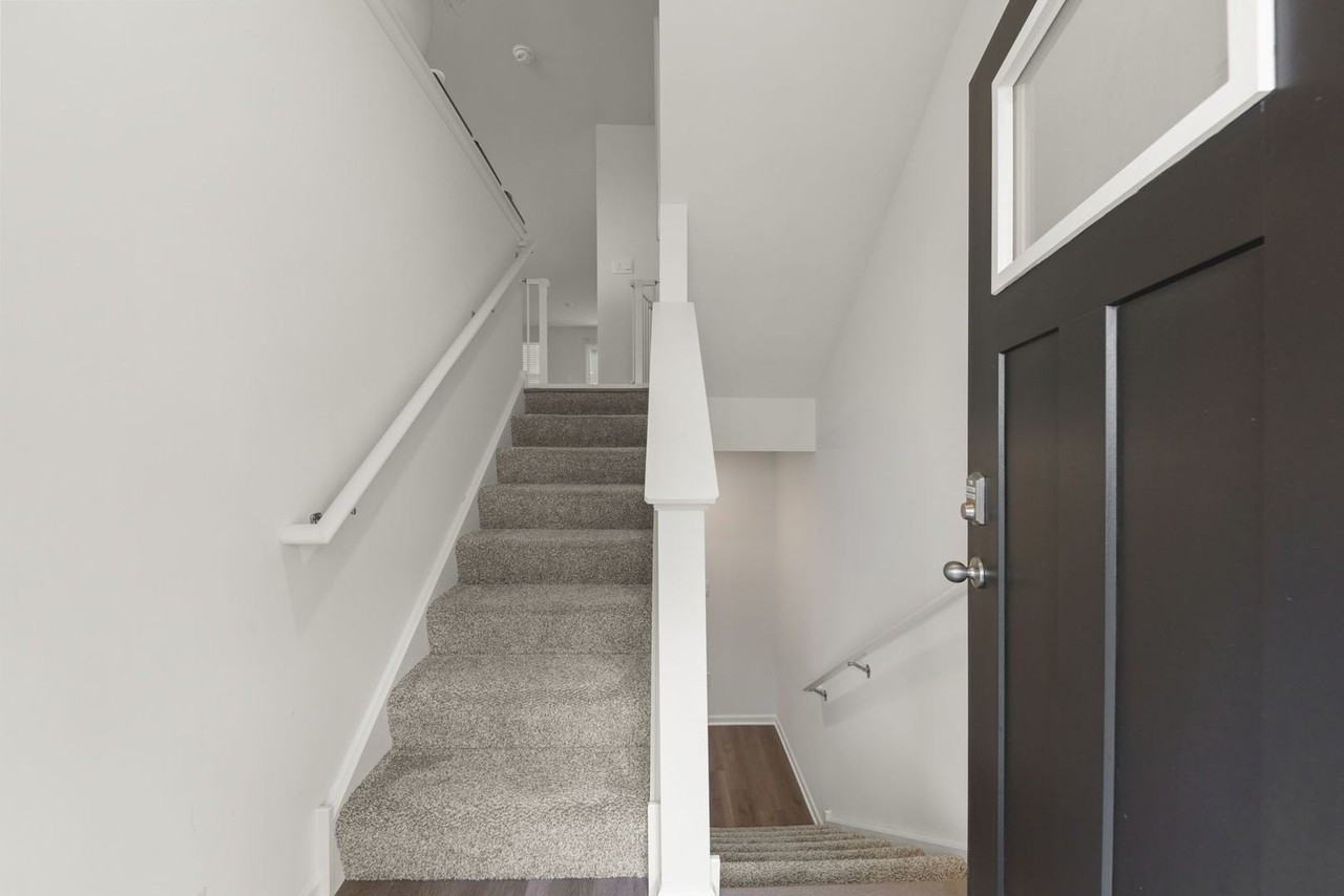 1561 Sequoia Way Unit 0 #0 - Photo 2 of 25