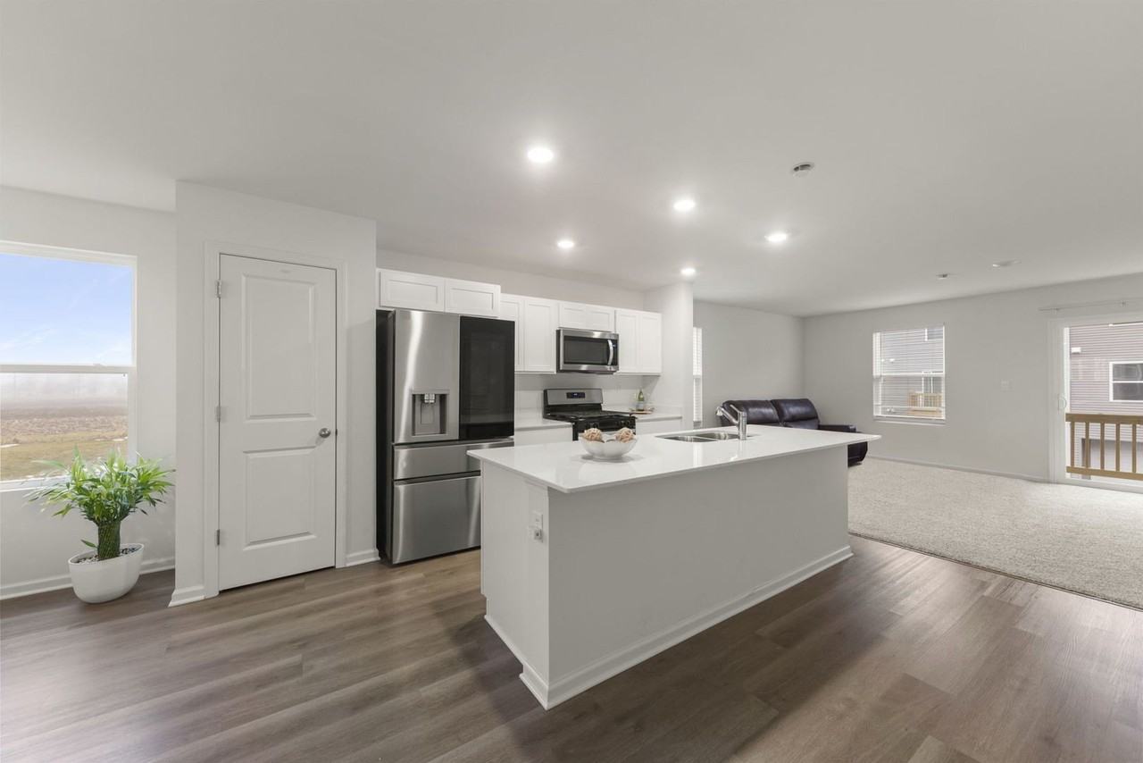 1561 Sequoia Way Unit 0 #0 - Photo 4 of 25