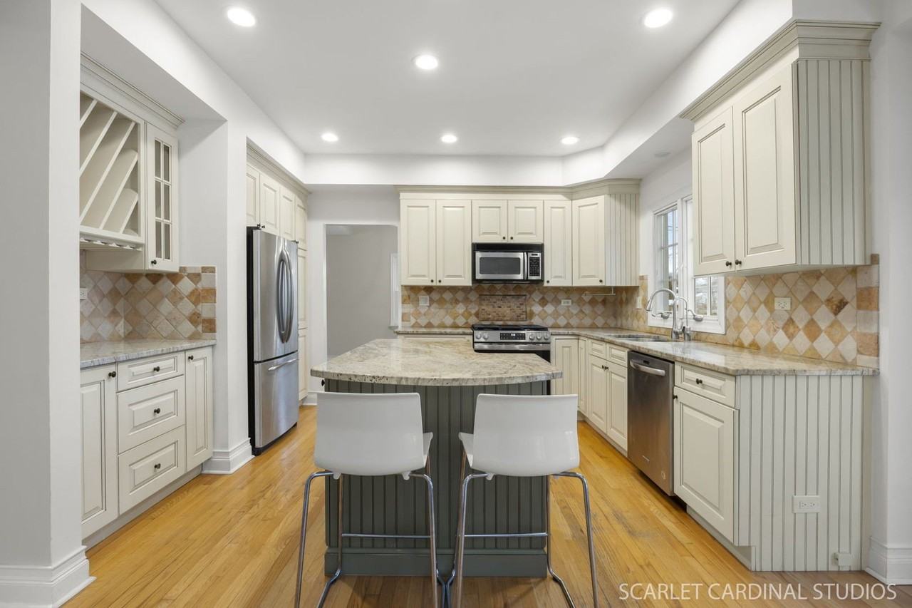 1N106 Papworth St - Photo 6 of 25