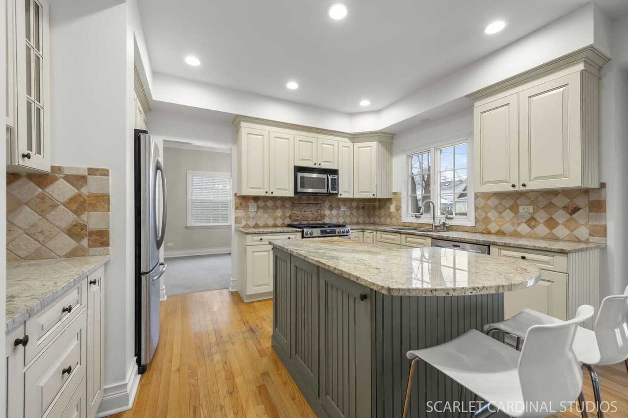 1N106 Papworth St - Photo 7 of 25