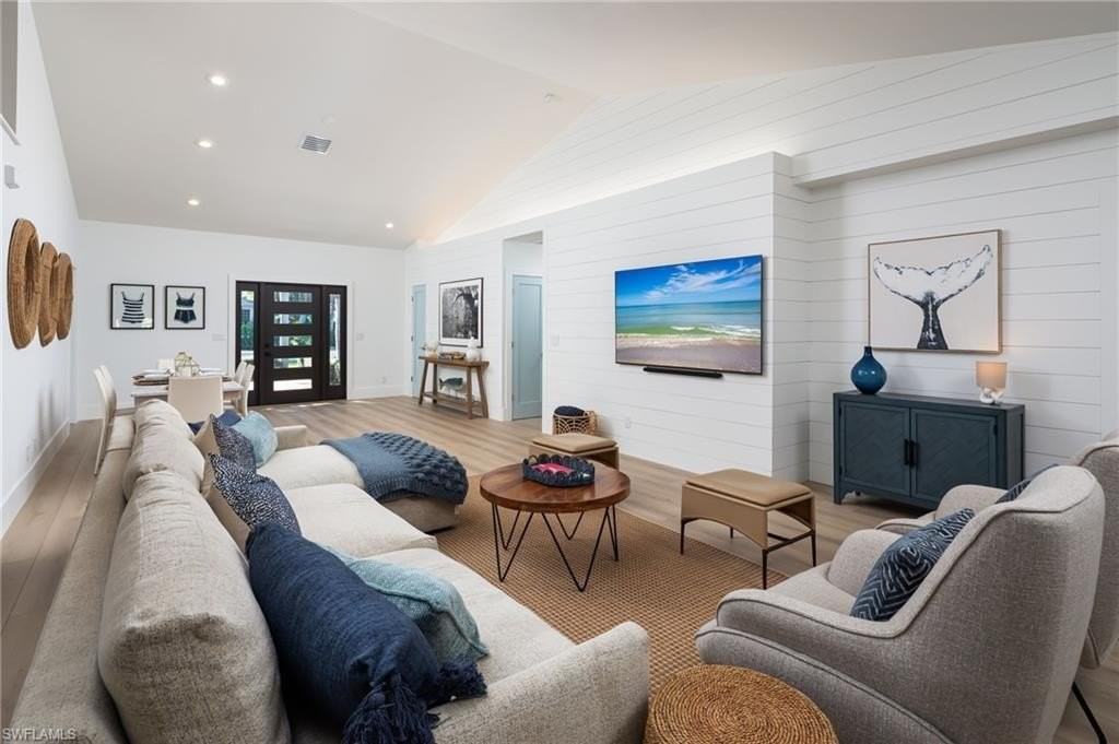 339 4th Ave N - Photo 4 of 43