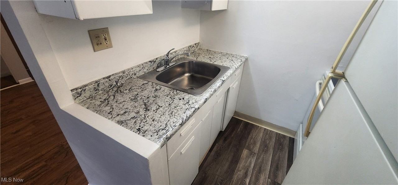 12810 Detroit Ave Apt 10 #10 - Photo 3 of 8