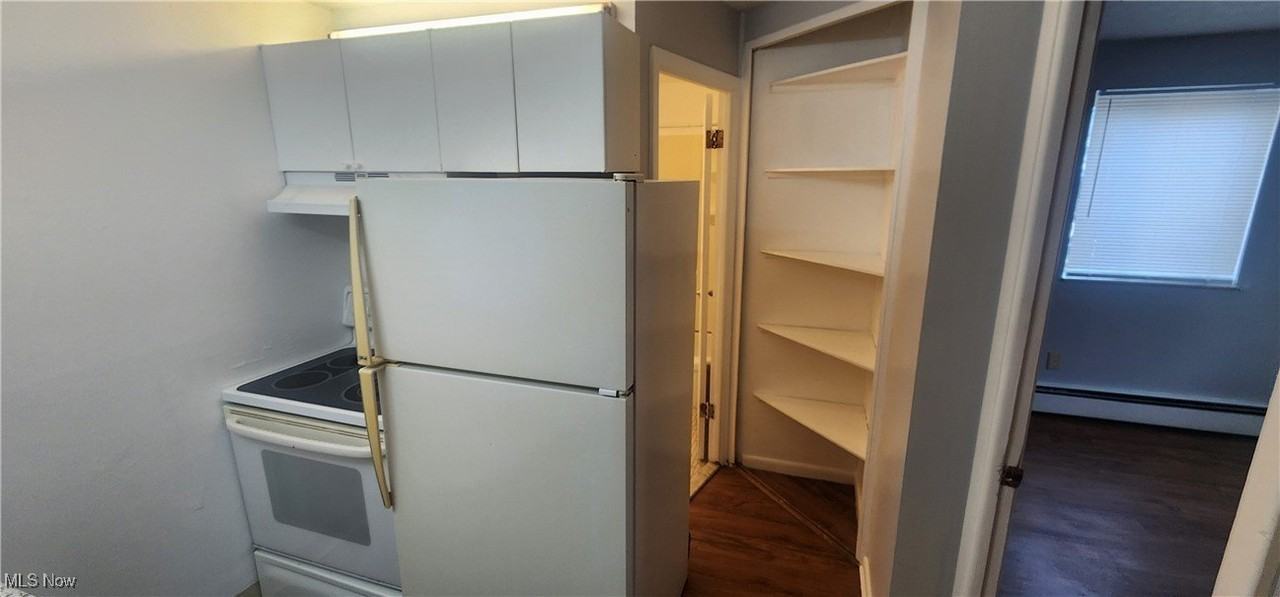 12810 Detroit Ave Apt 10 #10 - Photo 4 of 8