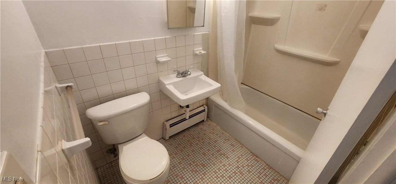 12810 Detroit Ave Apt 10 #10 - Photo 5 of 8