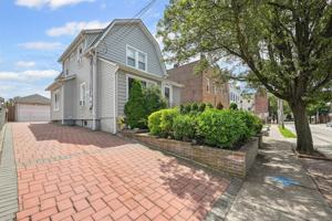 featured image of 13 Herbert Ave