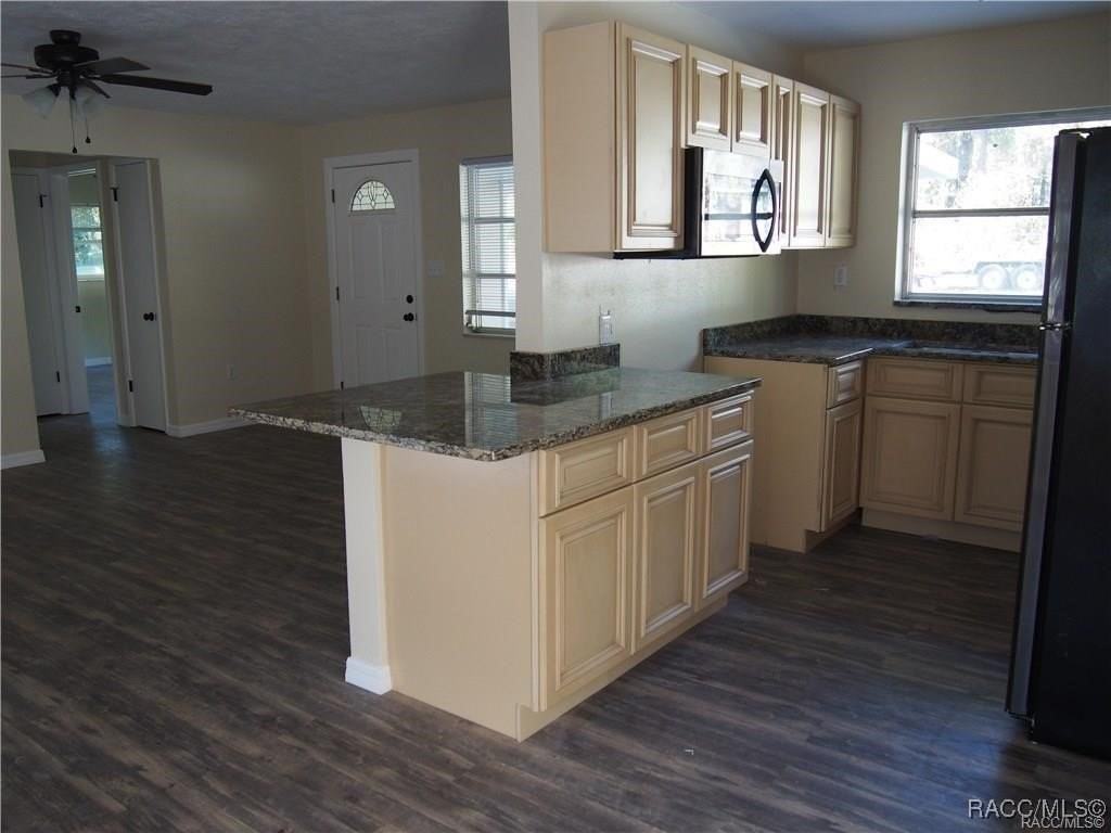 6400 E Kent St - Photo 2 of 9