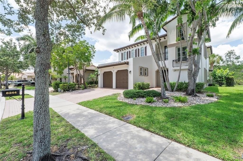 8244 Nw 107th Ter - Photo 2 of 26