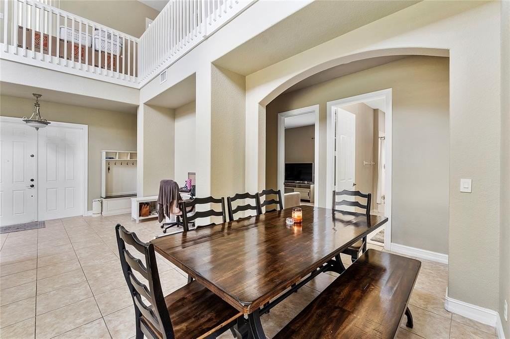 8244 Nw 107th Ter - Photo 5 of 26