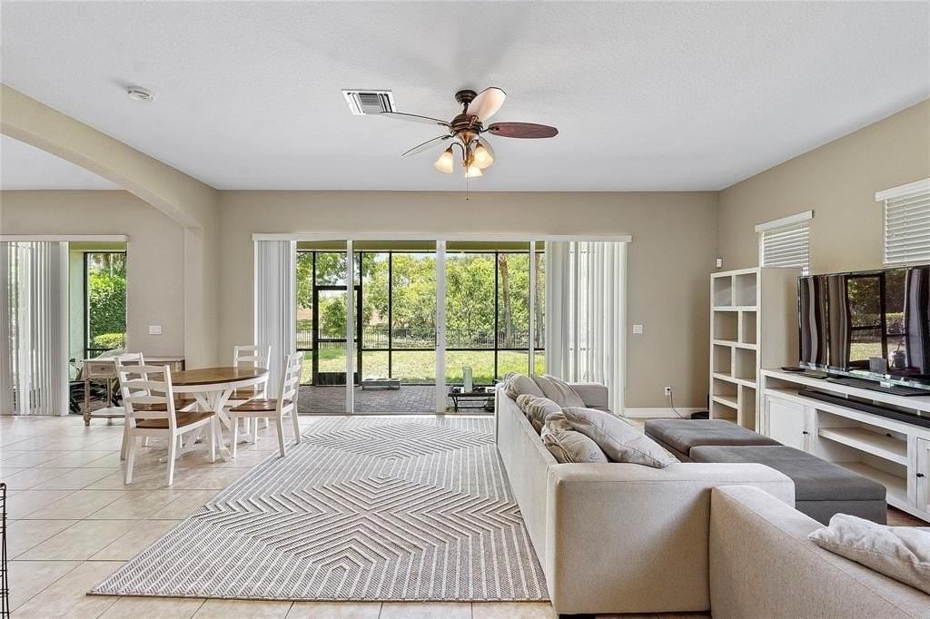 8244 Nw 107th Ter - Photo 7 of 26