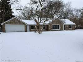 featured image of 28909 Hazelwood St