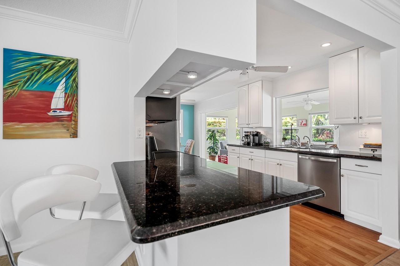 1120 Morse Blvd - Photo 5 of 39