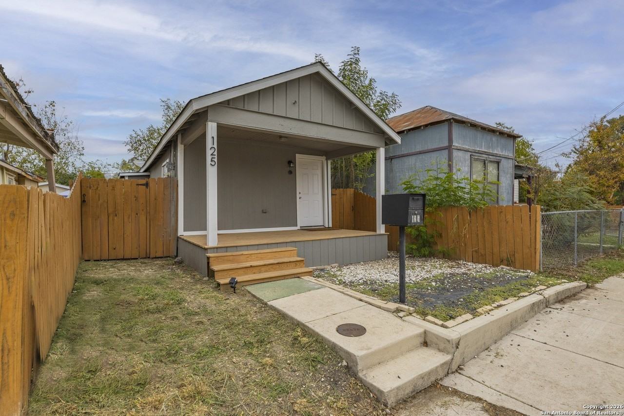 125 Forrest Ave - Photo 2 of 17