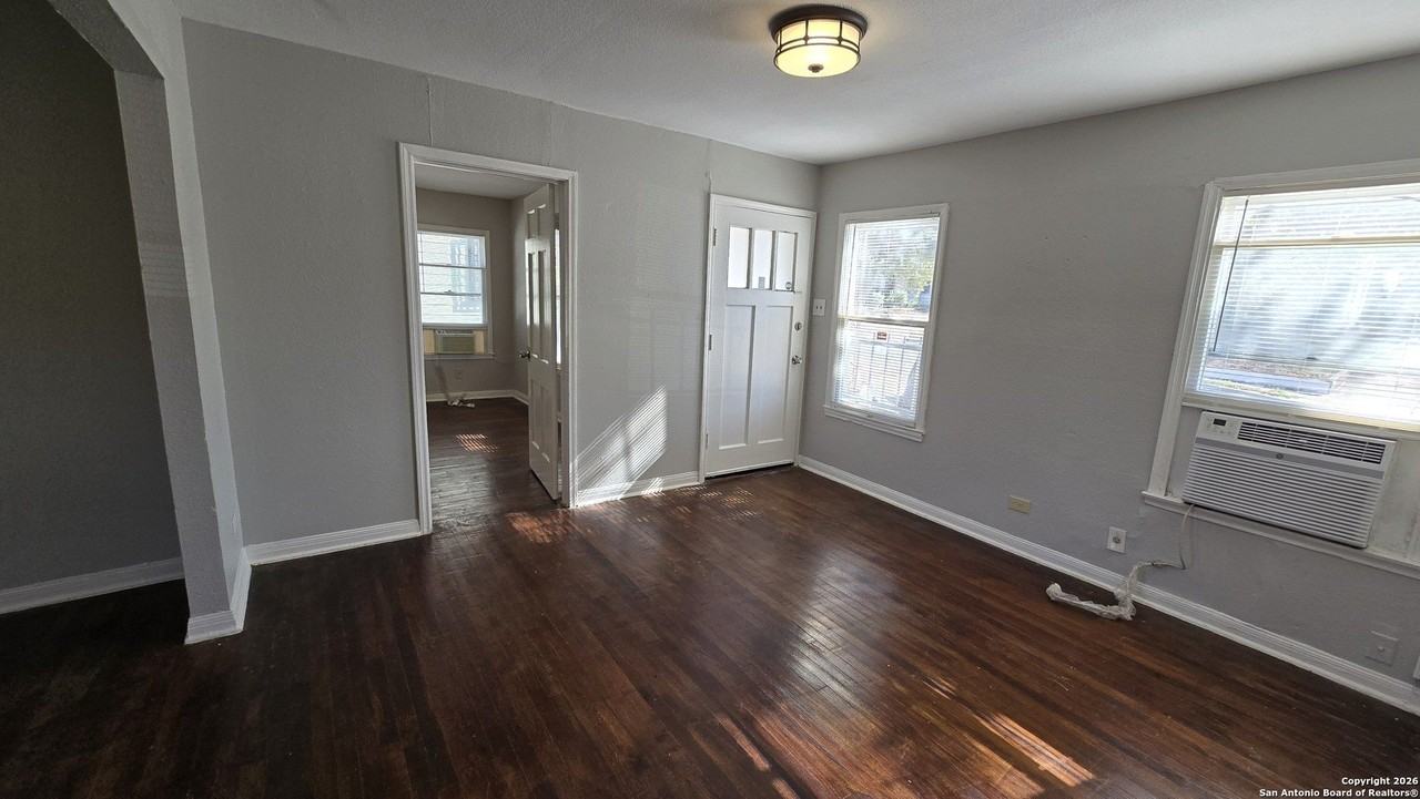 323 Claremont Ave Unit A #A - Photo 4 of 28