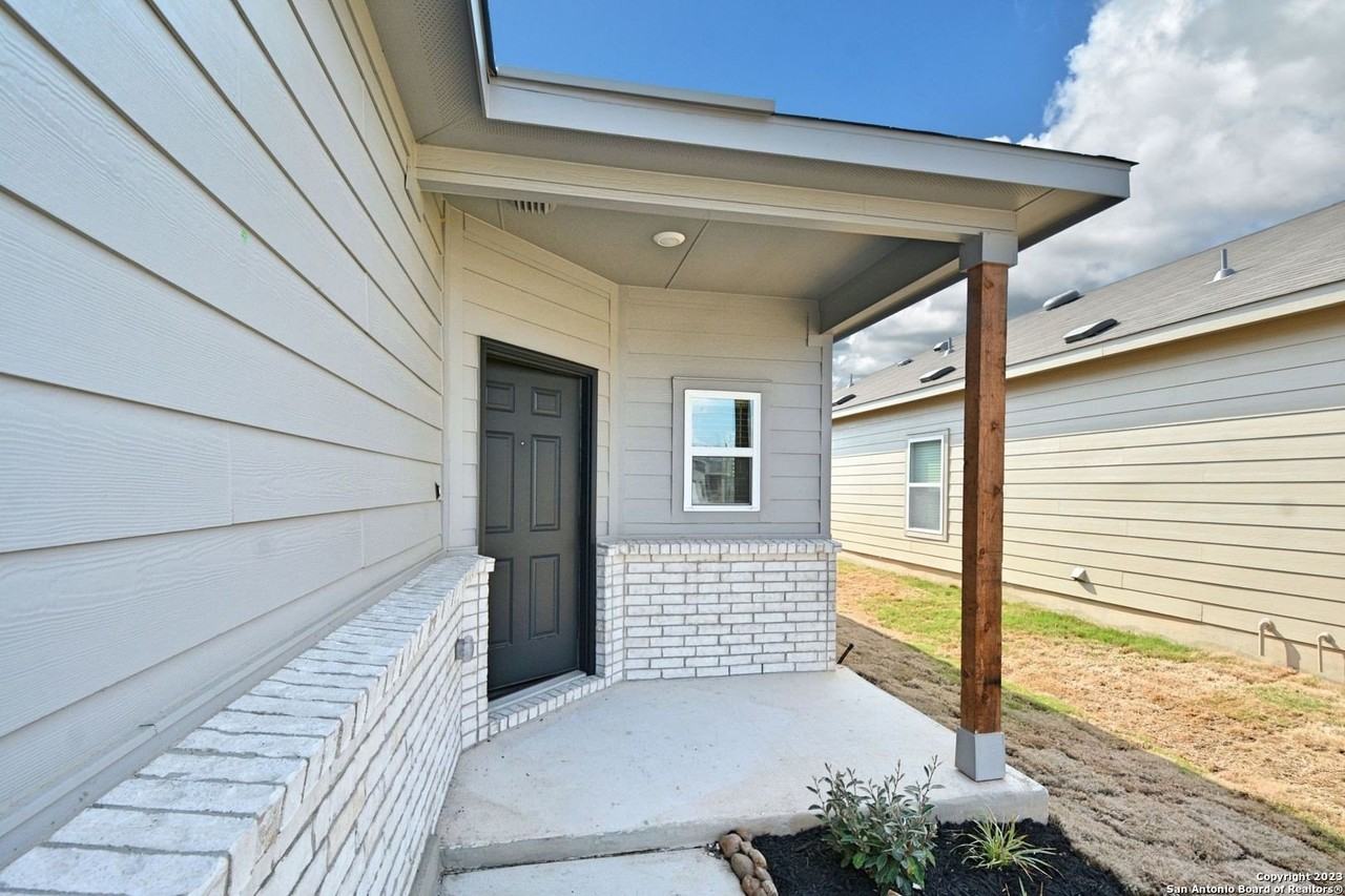 527 Moscato Rd - Photo 2 of 25