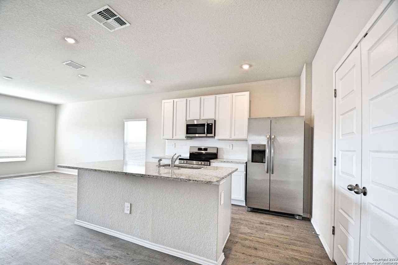 527 Moscato Rd - Photo 6 of 25