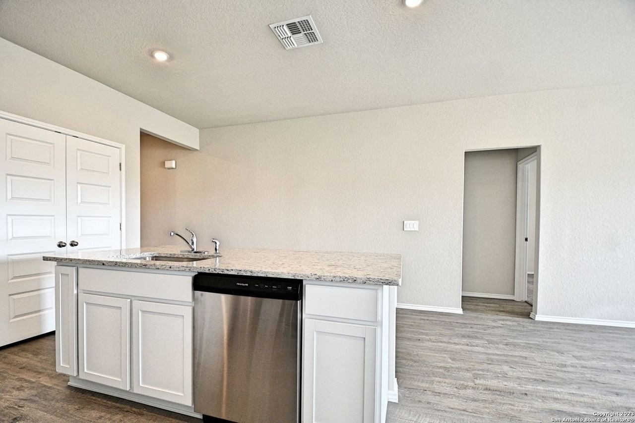 527 Moscato Rd - Photo 7 of 25