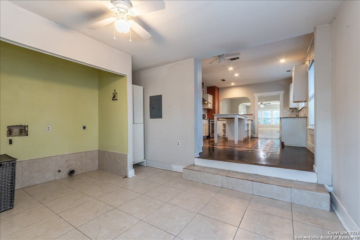 323 Carnahan St - Photo 6 of 11