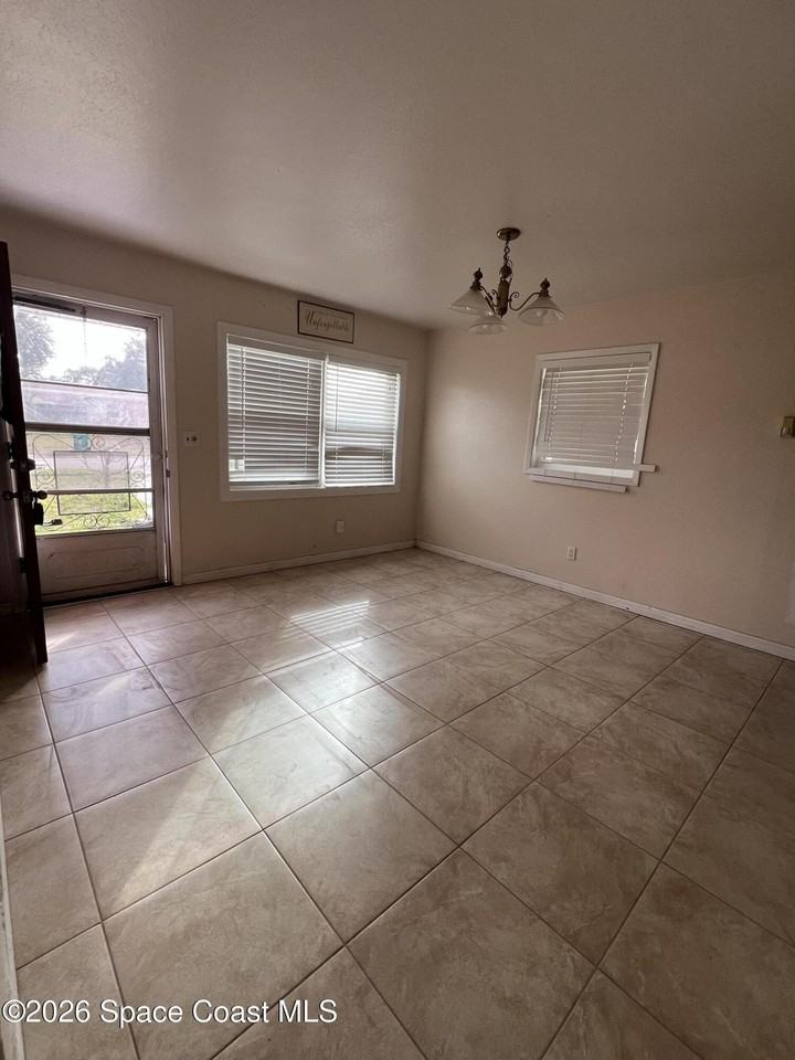 304 Crown Blvd - Photo 2 of 13