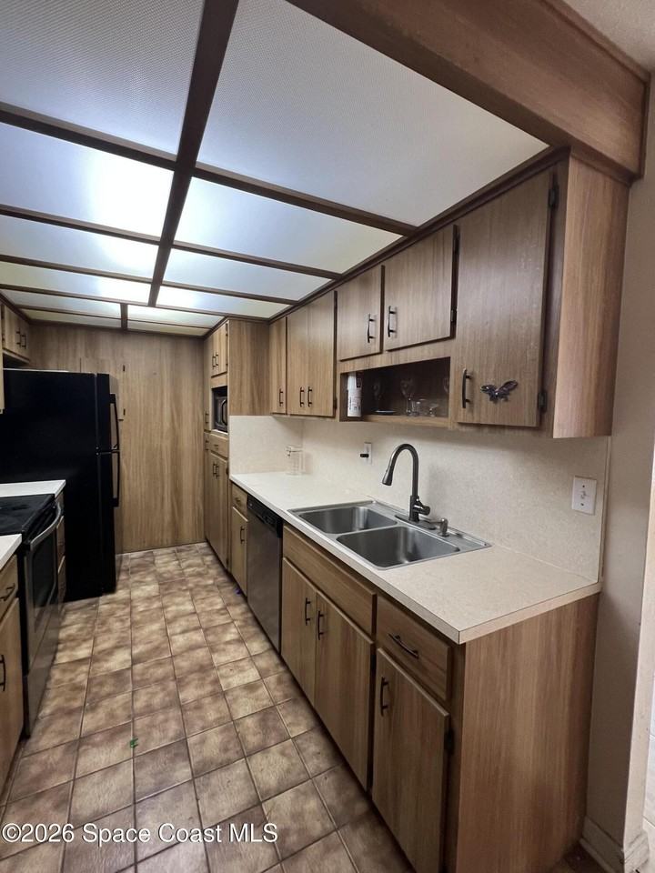 304 Crown Blvd - Photo 3 of 13