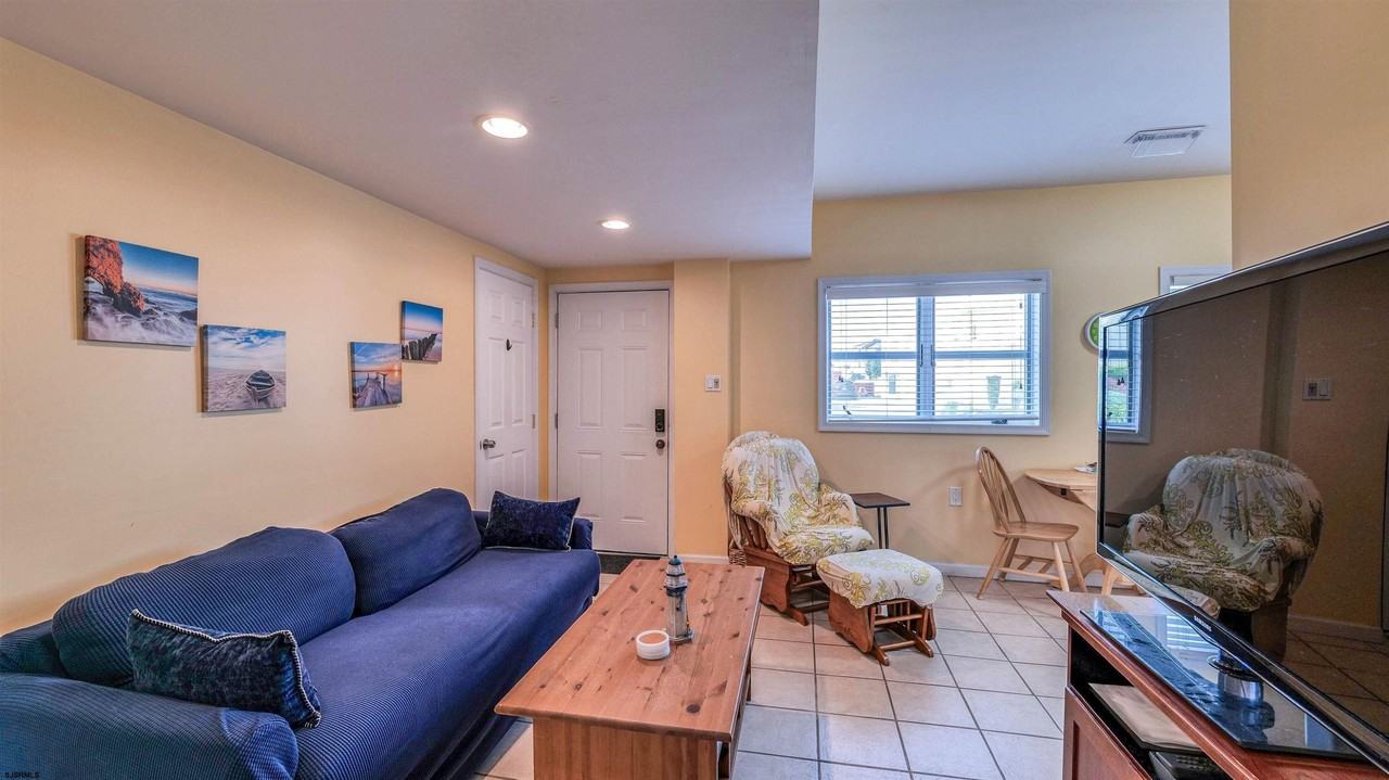 5800 Boardwalk - Photo 6 of 23