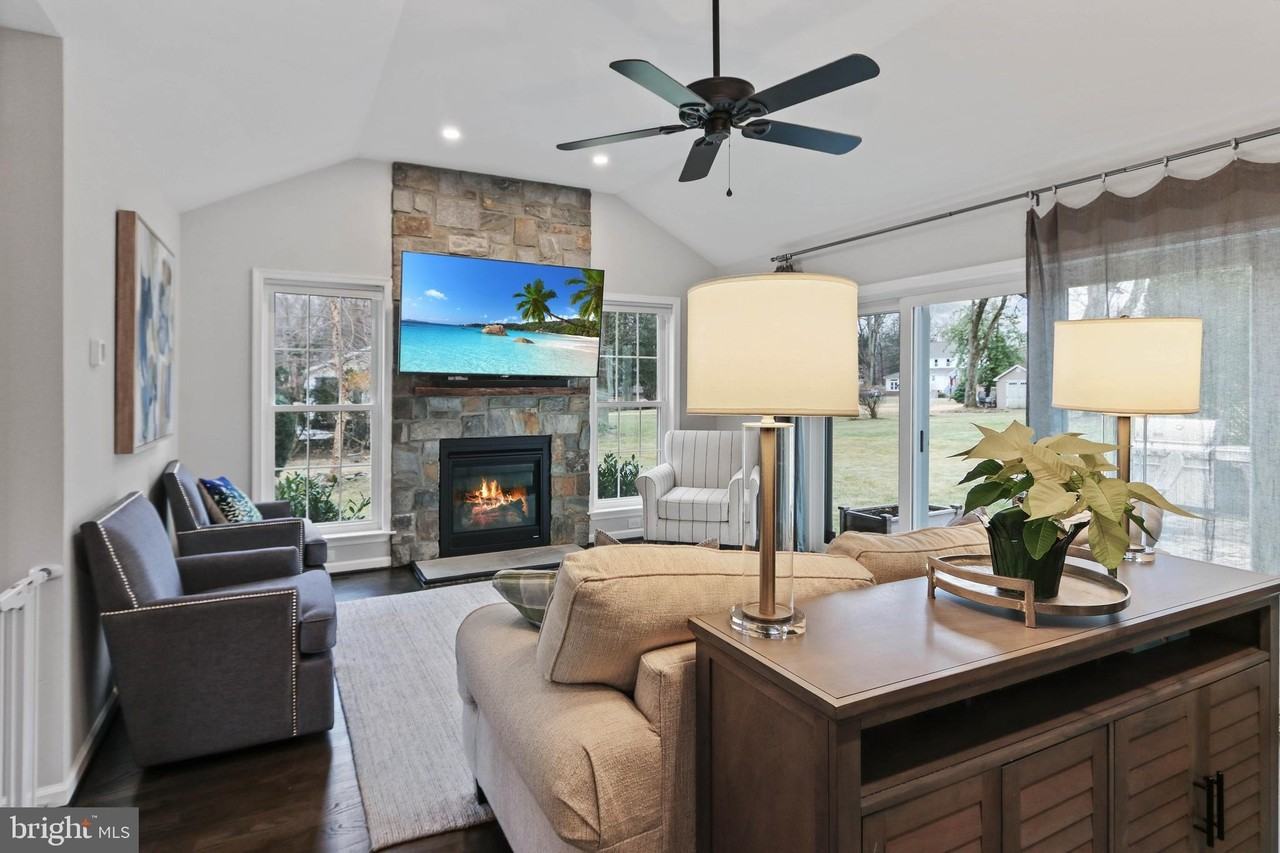 10 Boulder Brook Dr - Photo 2 of 30