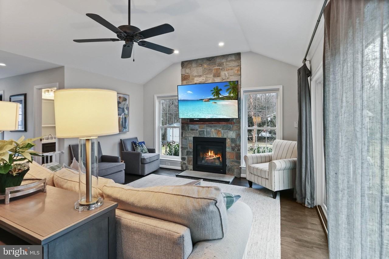 10 Boulder Brook Dr - Photo 3 of 30