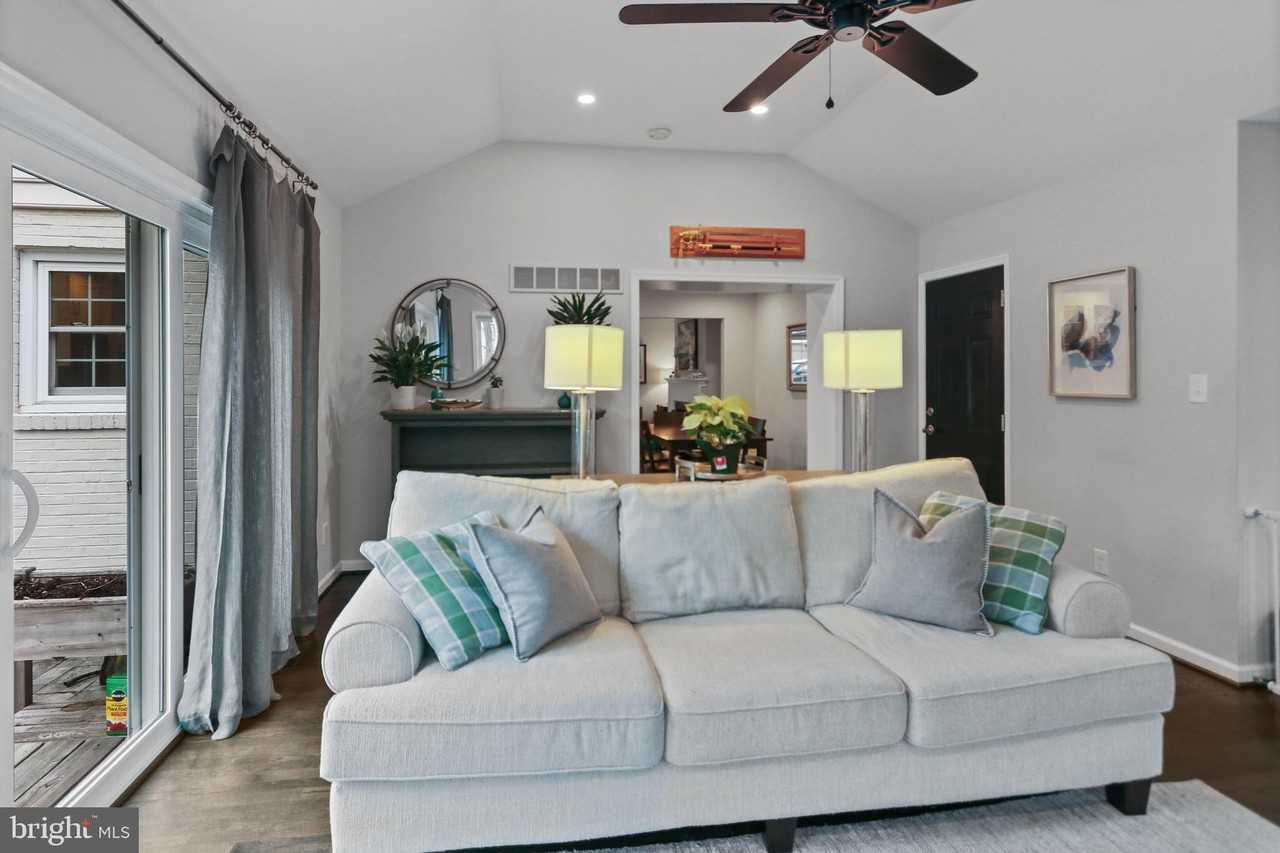 10 Boulder Brook Dr - Photo 4 of 30