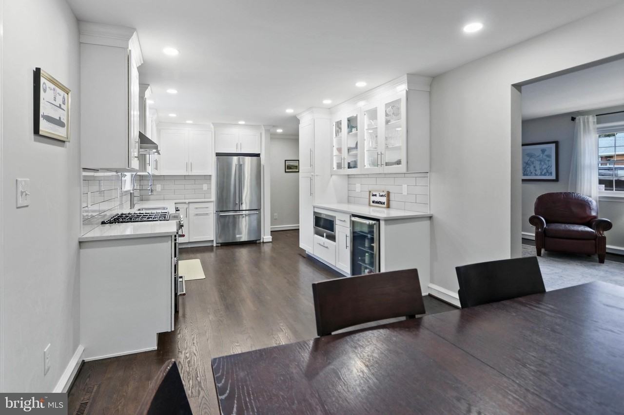 10 Boulder Brook Dr - Photo 5 of 30