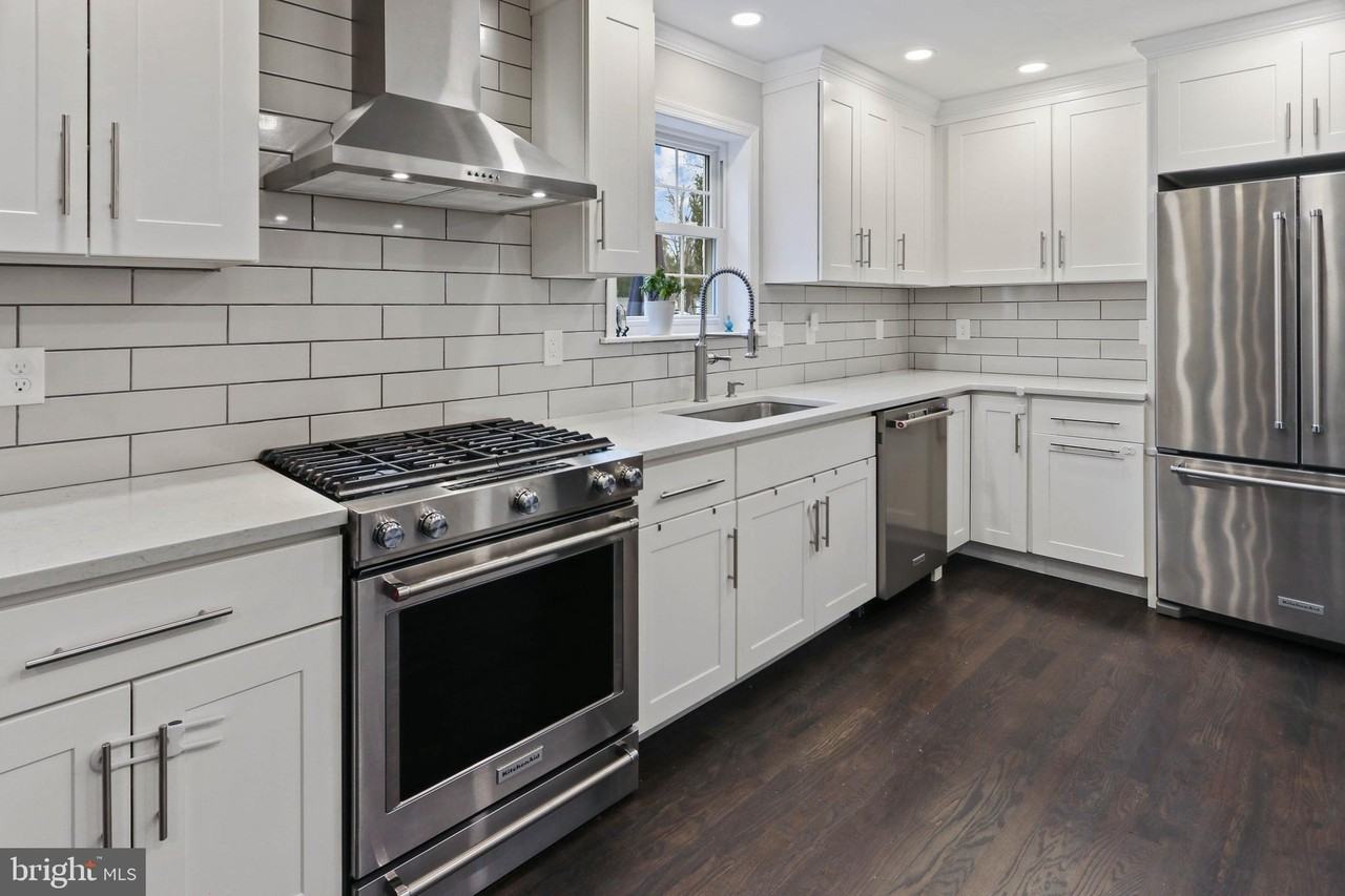 10 Boulder Brook Dr - Photo 7 of 30