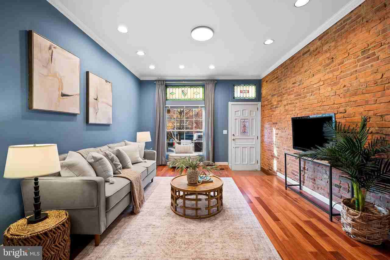 1247 Hull St - Photo 4 of 25