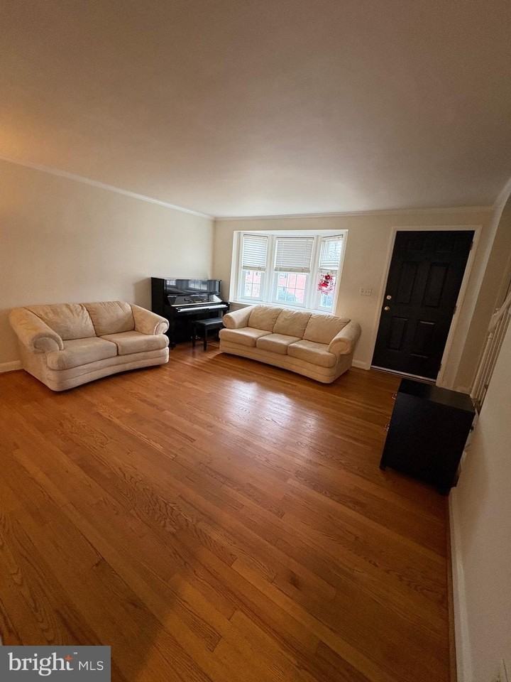 146 Dumbarton Rd - Photo 4 of 42