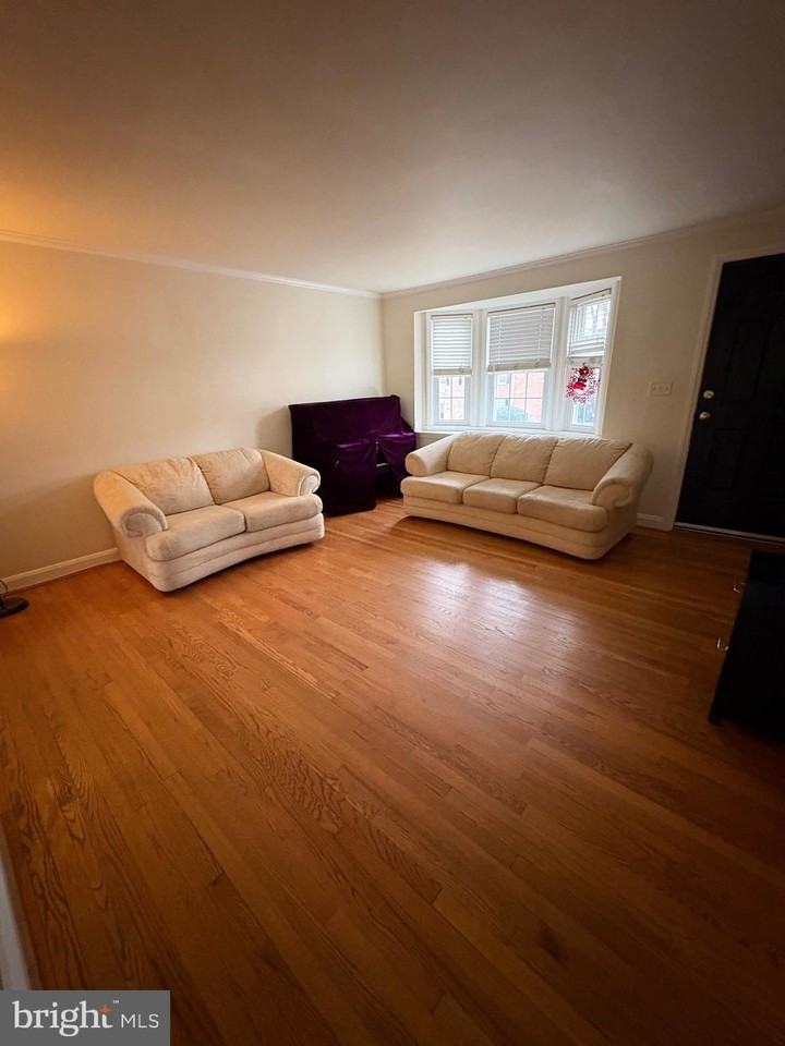 146 Dumbarton Rd - Photo 5 of 42