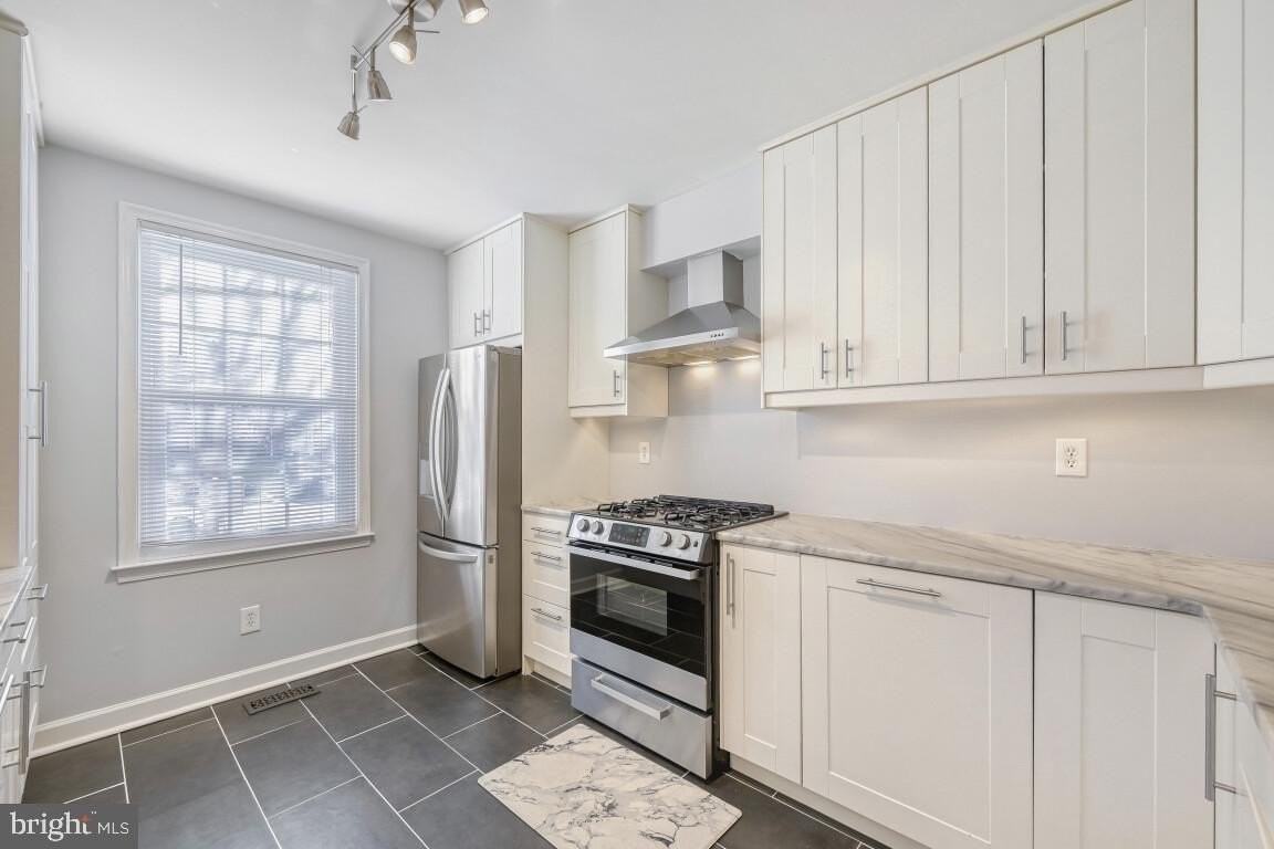 7222 Brookfalls Ter - Photo 2 of 17