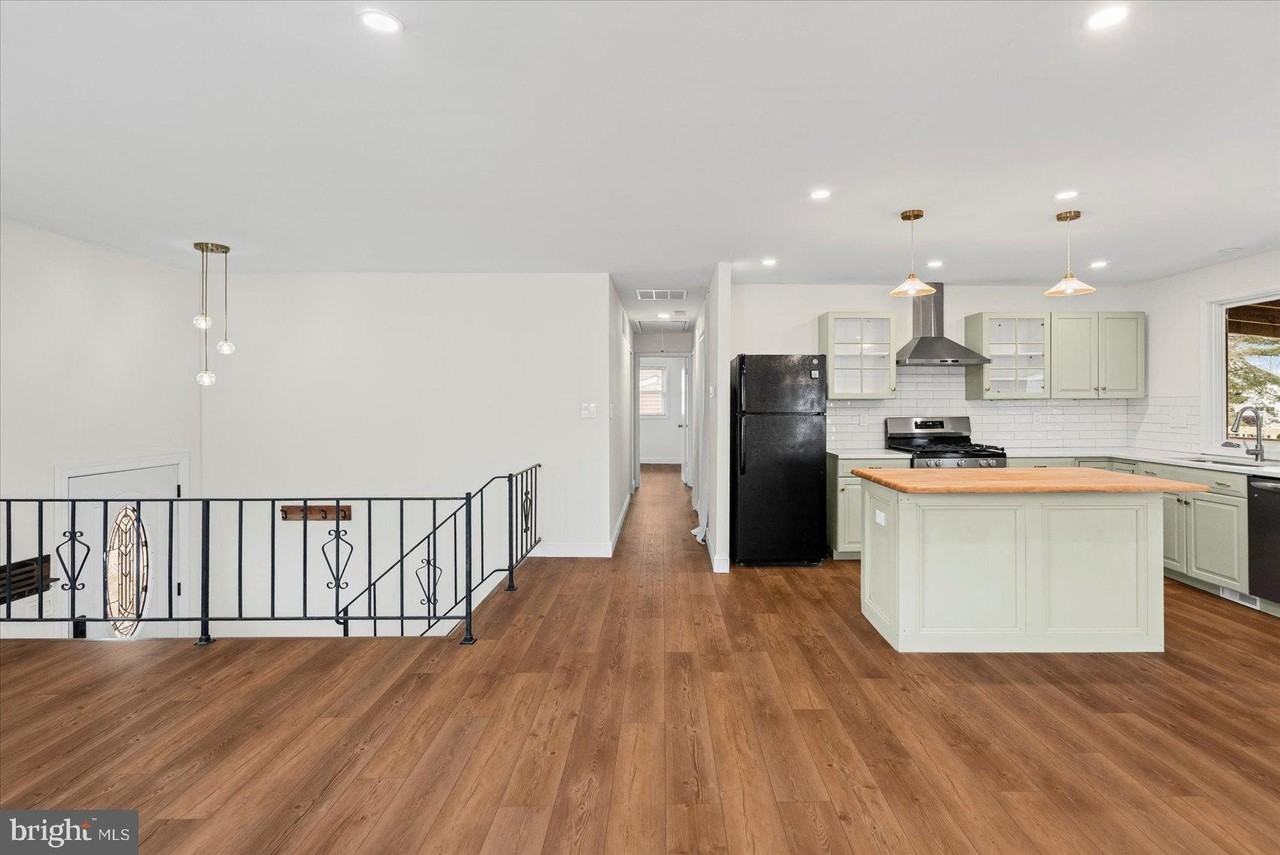 220 Garnett Rd - Photo 6 of 36