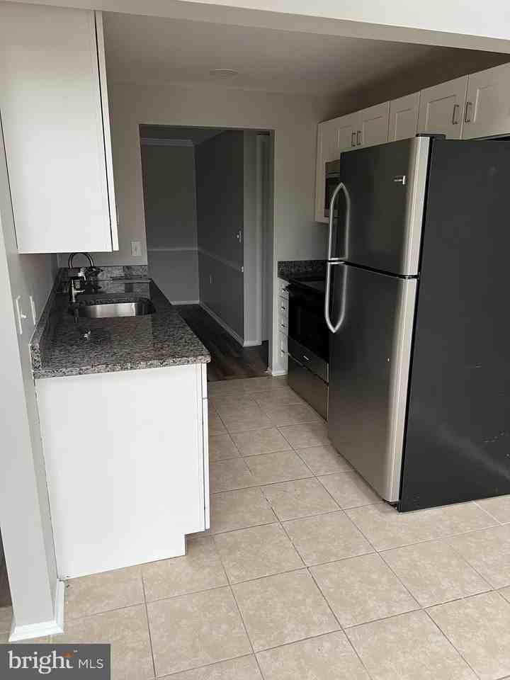 18050 Chalet Dr Unit 14-302 #14-302 - Photo 3 of 8